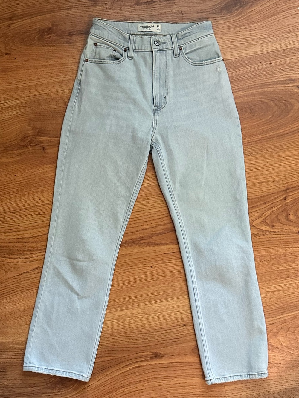 Abercrombie & Fitch Light Wash Ankle Cropped Jeans